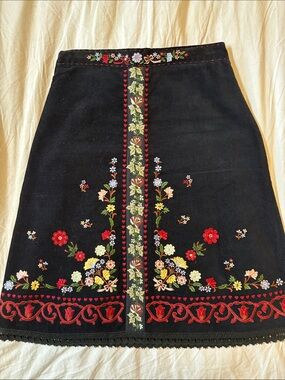 Sleeping on Snow velvet skirt